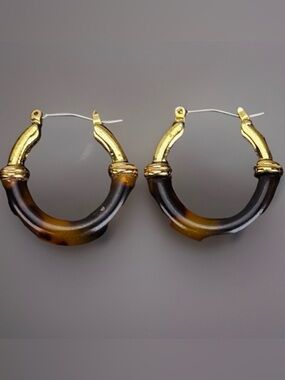 Vintage Goldtone and Brown tortoise Hoop pieced Earrings
